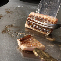 鉄板焼きWAGYU LIVERARY - 真鯛の鉄板焼き　蕪のソース