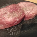 焼肉家 肉汁センター - 厚切り牛タン(竹)二枚。