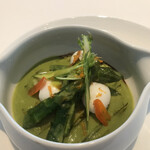 フランス料理 エステール - ランチコース１３３１０円。グリーンアスパラのクックポット ウズラの卵。グリーンアスパラの美味しさ爛漫のひと皿です（╹◡╹）（╹◡╹）