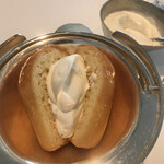 フランス料理 エステール by アラン・デュカス - ランチコース１３３１０円。バハ オ ラム。サバランです。ブリオッシュ、シロップ、生クリームそれぞれも、三つの相性も良く、とても美味しかったです（╹◡╹）
      酔いますが。。。（笑）