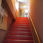 珈琲倶楽部かるがも - 階段を上がって2Fへ