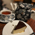 トゥルネラパージュ - バスクチーズケーキはお好みであら塩とコショーをつけていただく(^^)v