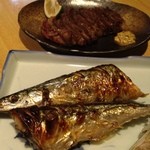 こま - 焼秋刀魚と牛ハラミ串焼