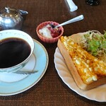 Sekando Hausu - モーニングサービス たまごのマヨネーズ トースト+サラダ+フルーツヨーグルト(コーヒー ブレンド)