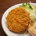 大衆ステーキ 肉の助 - 和牛メンチカツ