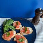 新鮮番茄的意式烤面包片