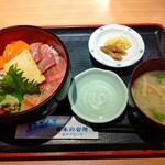 庄や - 【2021.3.23(火)】本日の日替わりランチ(海鮮丼)500円