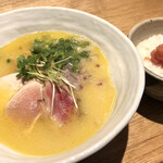 ひなや - 鶏白湯ラーメン・塩と明太子ご飯のセット（税込1100円）