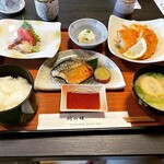 日本料理 蛇の目 - 日替りランチ(刺身、ヒレカツ、サバ辛みそ焼き)    ¥1,320 -