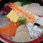 Tsukiji Uoichi - 築地 魚一 西葛西店 8種の魚介類が盛り込まれるランチ海鮮丼