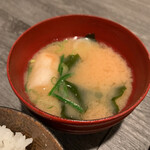 とんかつ 大喜 - お味噌汁 麩とワカメ