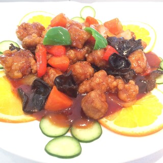 アラカルトメニューも充実の品揃え。本格的な味わいがずらり！