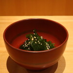 こころや - お通しの相模湾の新若芽のポン酢がけ