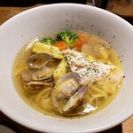 牡蠣・貝料理居酒屋 貝しぐれ - 貝出汁たっぷり.あさりラーメントリュフ香る塩　850円