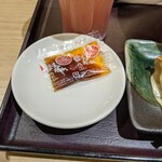 Ebitonkotsu Ramen Haruki - 餃子のタレが色気ないと言うか
                        フードコートだから仕方ないのかなあ