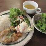 小さな街の食堂 cafe MISTY - チキンの悪魔風 チーズのせ マスタード醤油風味　890円