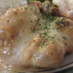 小さな街の食堂 cafe MISTY - 鶏肉、マスタード醤油、チーズの組み合わせが絶品。