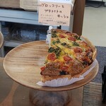 コンティキ - ブロッコリーとプチトマトのキッシュ