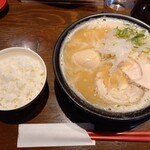 RAMEN 風見鶏 - 濃厚醤油(味玉)、ランチライス