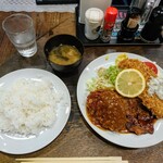 グリルトミー パート2 - 令和元年10月 ランチタイム(11時30分～15時00分) Aランチ(魚フライ+ミンチカツ+トンテキ+ライス+味噌汁) 税込900円