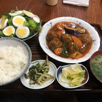 Toumaiya - 本日の日替り(650円) 肉団子(すぶた風)定食 玉子サラダ付