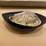 Fudoumae Sushi Iwasawa - 牡蠣をオリーブオイルで。塩加減は牡蠣が持つ塩味だけ