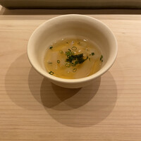 不動前 すし 岩澤 - のれそれをお出汁に。ドゥルドゥルで楽しい。アナゴの稚魚、、かは定かではないとか