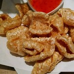 アジアン酒場 親の家 - ミャンマー風豚皮パリパリ揚げ
