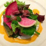 ラトリエ ド ルキャン - ■オードブル：桜ブリの軽いスモーク
      ～ホタルイカとサワーポメロのサラダ仕立て～