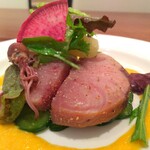 ラトリエ ド ルキャン - ■オードブル：桜ブリの軽いスモーク
      ～ホタルイカとサワーポメロのサラダ仕立て～