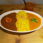 レインボウスパイス カフェチャイストール - ネイクオリカレー＆チキンマサラカリーのダブル