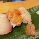 すし かつら - 赤貝とボタンエビ