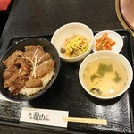 焼肉 雅山 - カルビ丼 800円(税別)=880円(税込) 202103