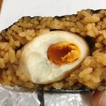 ファミリーマート - とろっと煮玉子おむすび　残念ながら煮玉子は殆ど完熟