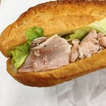 ファミリーマート - パリジャンサンド【パストラミポーク】　中身