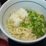 なか卯 - 　2012,09,15　これはあつもり　なのでしょうか ?　麺がぬるくて下に水が溜まりすぎています…
