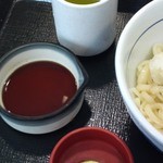 なか卯 - 　2012,09,15　これはあつもり　なのでしょうか ?　麺がぬるくて下に水が溜まりすぎています…