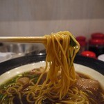 金久右衛門 - 細麺アップで