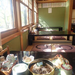 Tawaki - 天ざるそばにライスつけて　日差し良い小上がりには神棚もあるミャ