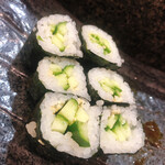 Kiku Sushi - かっぱ巻き。海苔も上質です