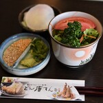 とん唐てん - 親子丼のサラダ等