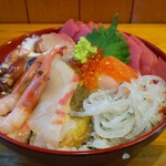 菊寿し - 海鮮丼 超特盛800円