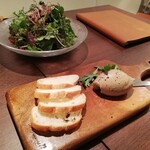 ウノセッテ - 彩り野菜サラダとフォアグラと鶏白レバーのパテ