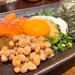 立呑み 魚椿 - 海鮮ばくだん 550円﻿