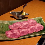 Zenseki Koshitsu E-Gomatsusakagyuusemmonten Yakiniku Kiwami - 上タン