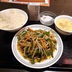 永楽 - 青椒肉絲（大盛）680円（ランチは、炒飯、麻婆豆腐ほか、食べ放題）