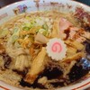 麺者屋 ちくわ - 料理写真:マー油ブラック味噌ラーメン　950円