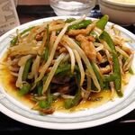 永楽 - 青椒肉絲（大盛）680円（ランチは、炒飯、麻婆豆腐ほか、食べ放題）