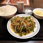 永楽 - 青椒肉絲（大盛）680円（ランチは、炒飯、麻婆豆腐ほか、食べ放題）