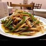 永楽 - 青椒肉絲（大盛）680円（ランチは、炒飯、麻婆豆腐ほか、食べ放題）